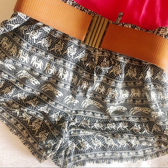 Anthropologie Printed Black and White Shorts - Picture 2 of 5